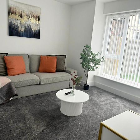 Spacious 4-Bed Semi-Detached Home With Garden Liverpool Exterior foto